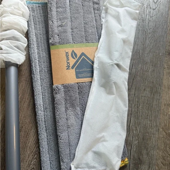 NWT Norwex Gray and White Mop Set - Picture 3 of 3